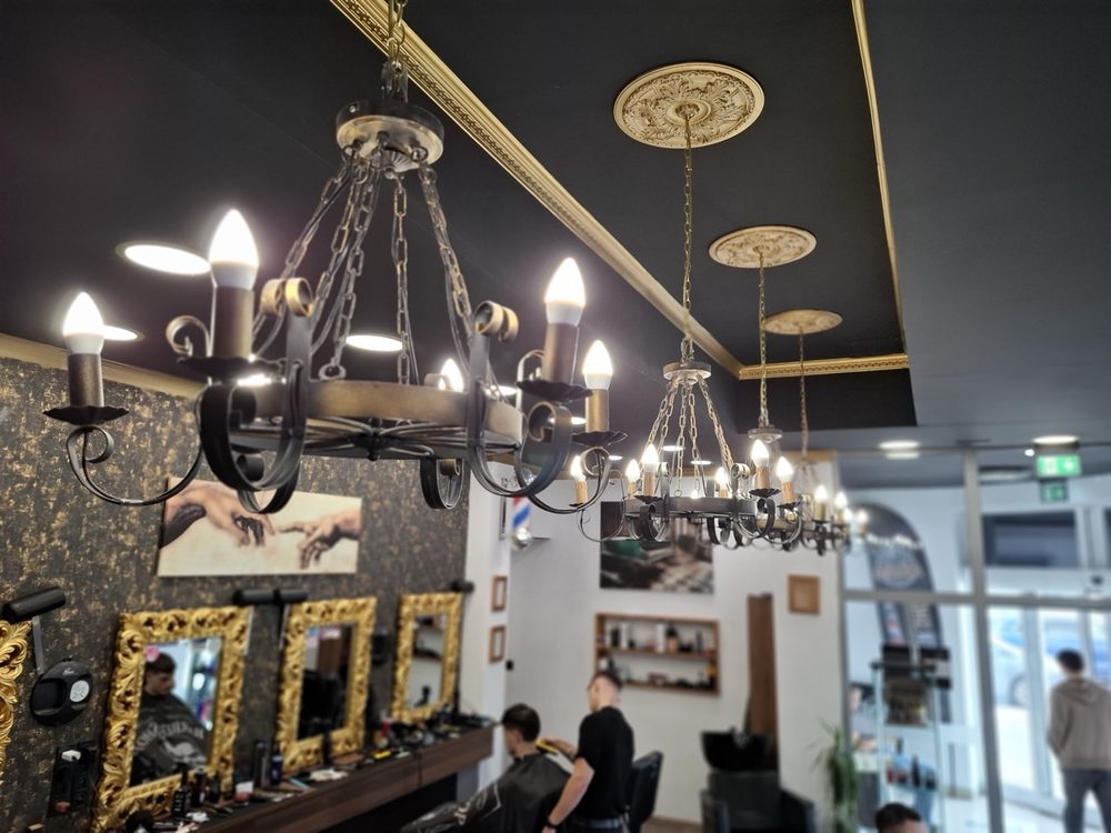 Luxusný interiér barbershopu